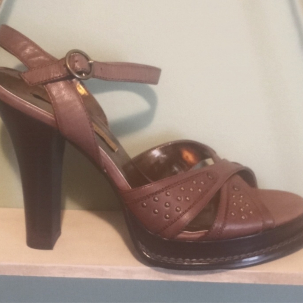 NWOT Chinese Laundry Leather Sandals